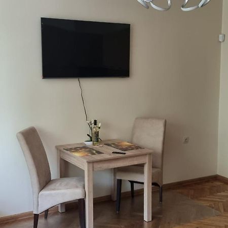 Central Luxe Apartament Mimoza فارنا المظهر الخارجي الصورة